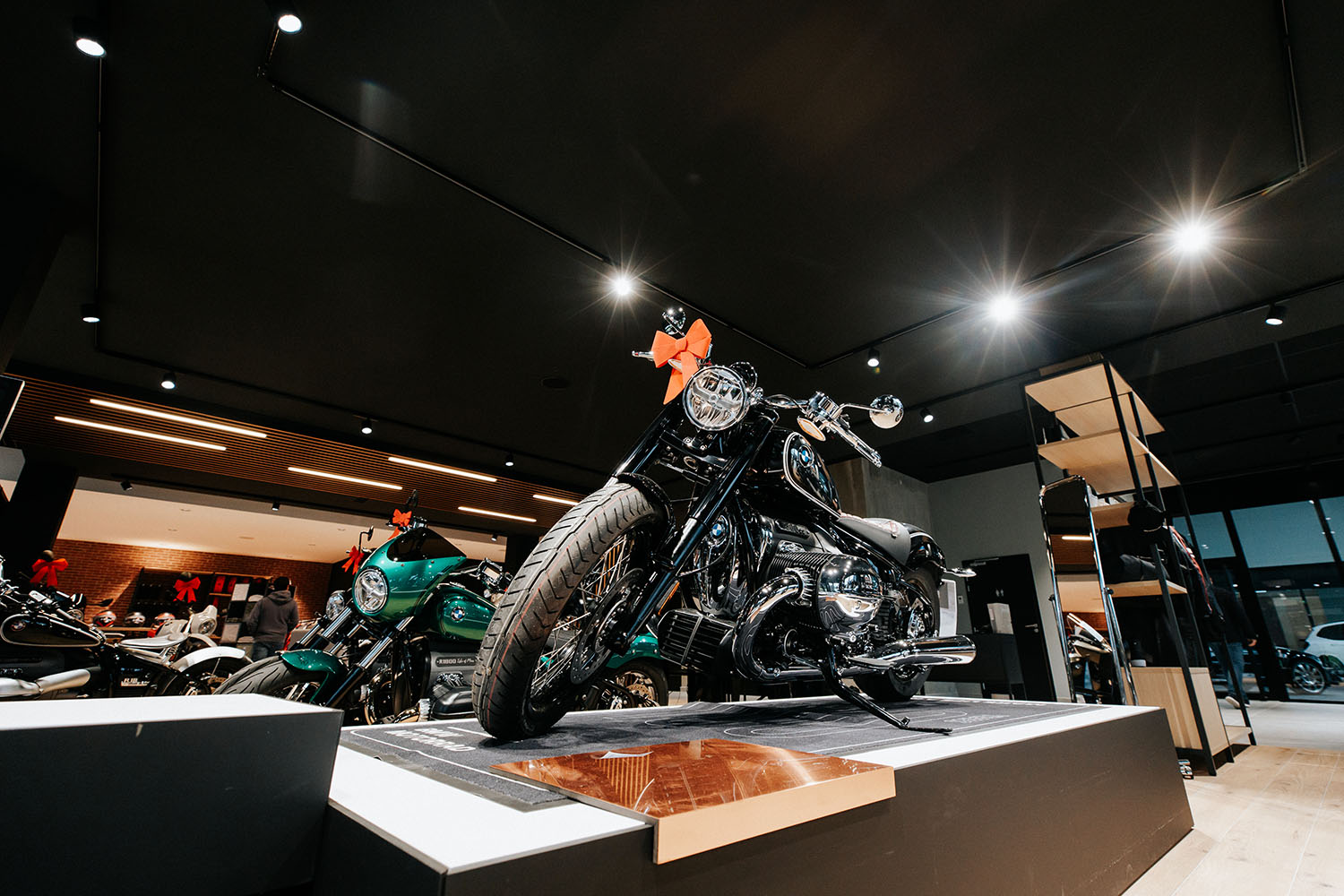PHOTO DE LUMIÈRES INSTALLÉES DANS UN GARAGE BMW